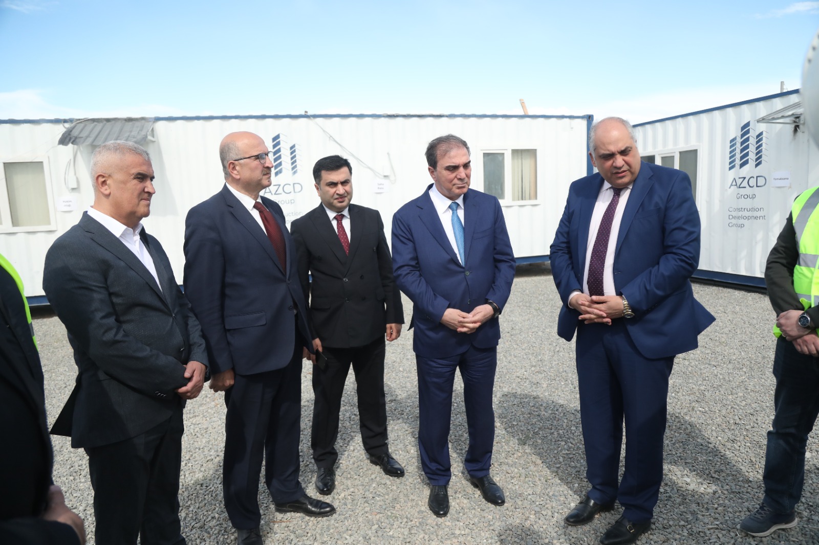 Gəncə Şəhər İcra Hakimiyyətinin başçısı Niyazi Bayramov Gəncədə inşası davam edən mülki partlayıcı maddələr zavodunda görülən işlərlə tanış olub